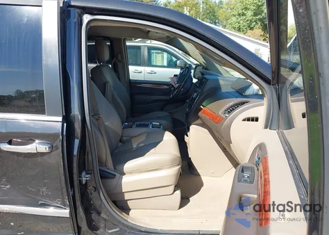 2014 Chrysler Town & Country Touring z USA, uszkodzony, nr VIN 2C4RC1BG9ER418391